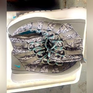 Nike featherweight snow boots